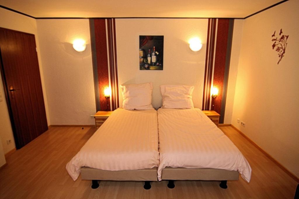 Hotel Zur Dorfschaenke Klotten Quarto foto